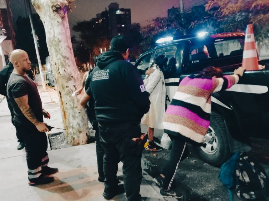 Dos delincuentes aprehendidas tras generar disturbios y agredir al personal en la vía pública