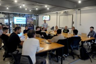 Mar del Plata recibe a Café Cursor, un espacio para desarrolladores e interesados en inteligencia artificial