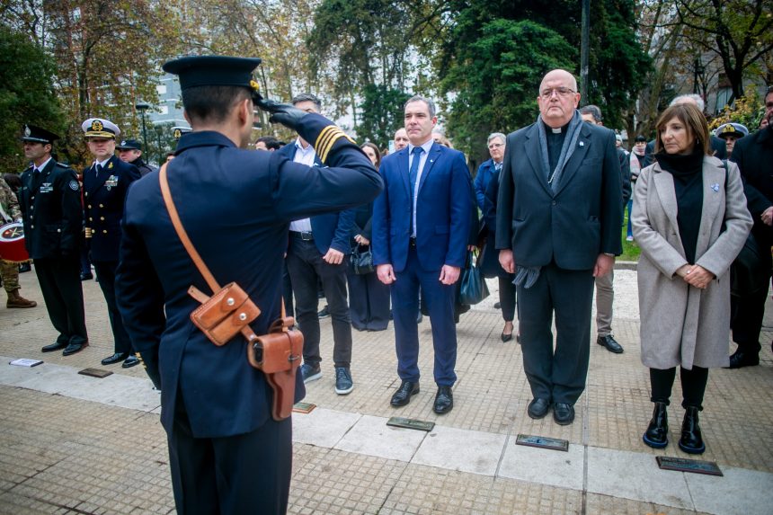 Neme encabezó el acto oficial por el aniversario de la Revolución de Mayo