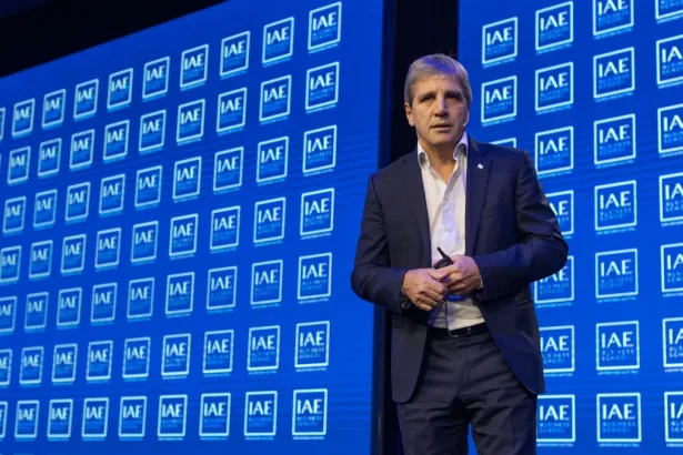 Luis Caputo: "¿En serio piensan que Axel Kicillof es un candidato potable para ser Presidente? Eso es tomar a la gente de boluda"