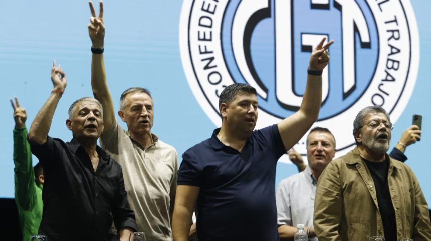 Un puñado de dirigentes de la CGT propone un paro de 36 horas y pide que el Estado se haga cargo de las obras sociales