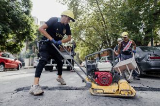 La Municipalidad avanza con obras viales y de bacheo en los barrios