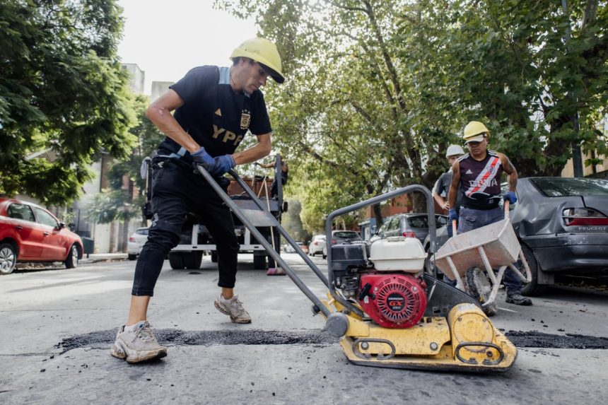 La Municipalidad avanza con obras viales y de bacheo en los barrios