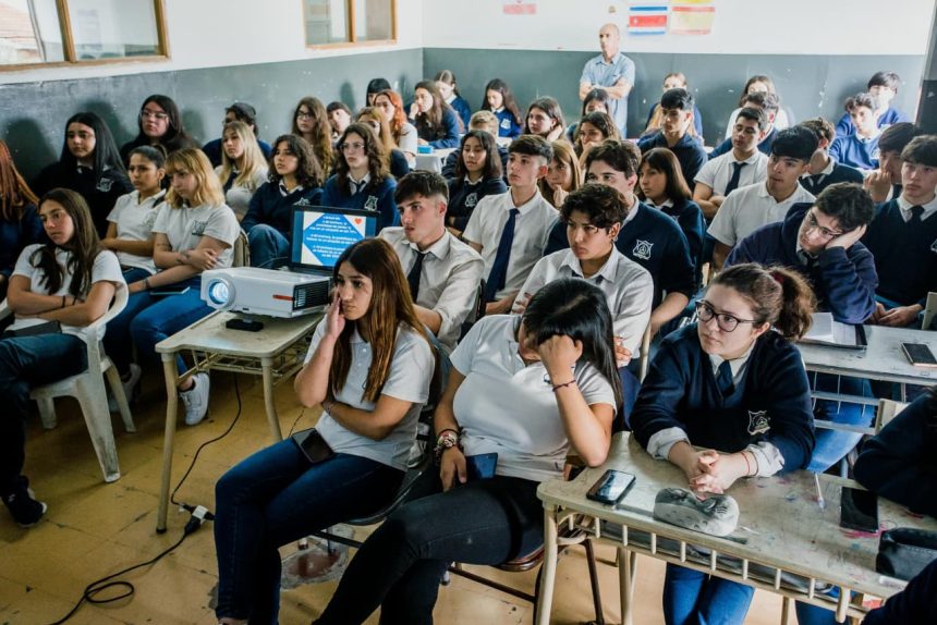 Más de 150 estudiantes secundarios ya pasaron por el Programa Tendiendo Puentes