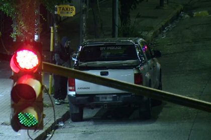 A través de las cámaras del COM, un delincuente fue detectado mientras intentaba robar un vehículo en la vía pública