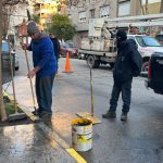 El Municipio retira demarcaciones y reservas de estacionamiento no autorizadas en la vía pública