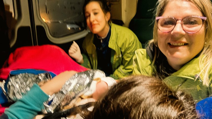 Personal de SAME asistió a una madre a dar a luz en un auto