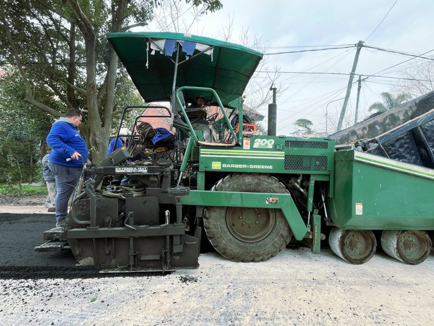 El Municipio continúa con trabajos de pavimentación en distintos barrios de la ciudad
