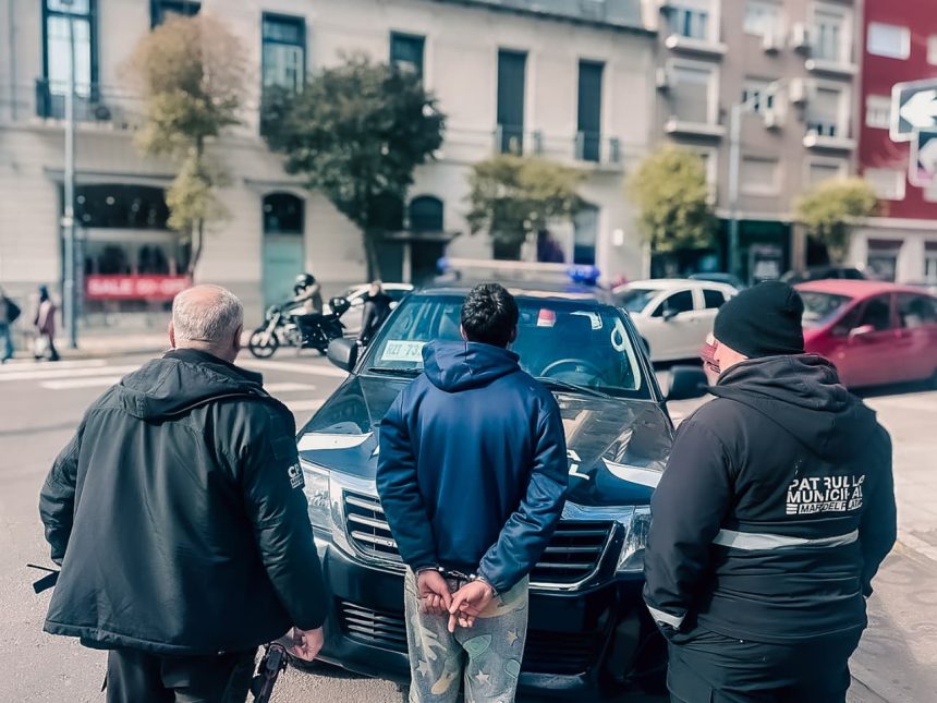 La Patrulla Municipal intervino en la aprehensión de un delincuente del espacio público tras generar disturbios e incitar a la violencia en la vía pública