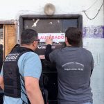 El Municipio clausuró cuatro talleres en el barrio Libertad