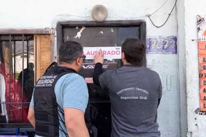 El Municipio clausuró cuatro talleres en el barrio Libertad