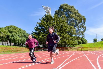 Punto Activo: una nueva propuesta municipal para promover el atletismo, la actividad física y el bienestar en espacios públicos