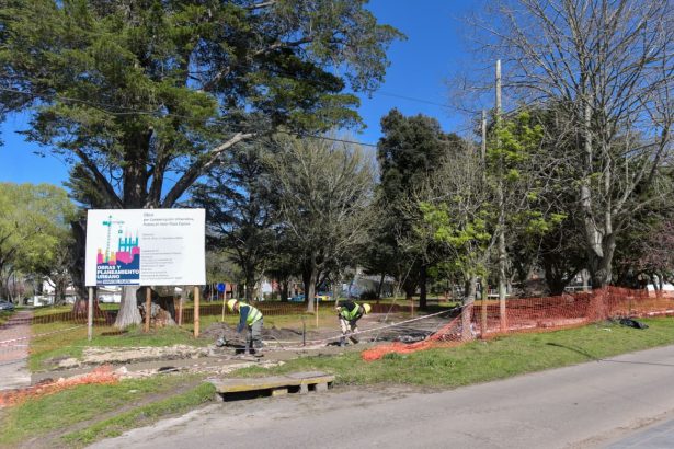El Municipio continúa con los trabajos de renovación en la plaza barrial Tomás Espora
