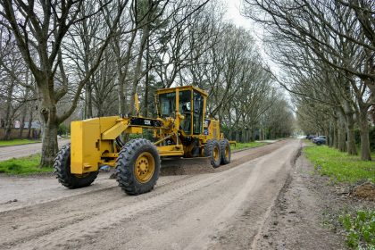 Reparación vial: avanza el bacheo de hormigón, el bacheo express y el cordón cuneta en los barrios