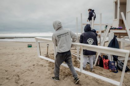El Municipio pone a punto las casillas de guardavidas de cara a la temporada