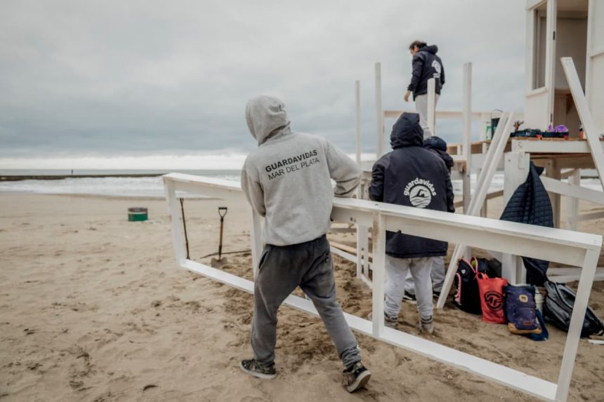 El Municipio pone a punto las casillas de guardavidas de cara a la temporada