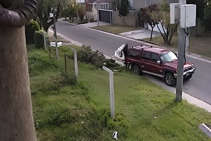 El municipio informa que la camioneta Toyota patente DJB 924 se secuestró por tirar basura en un lugar prohibido